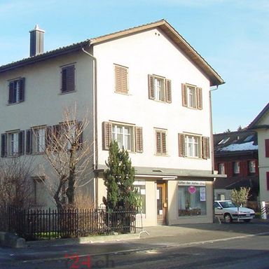 Wohnhaus mit 8 Zimmern und Werkstatt