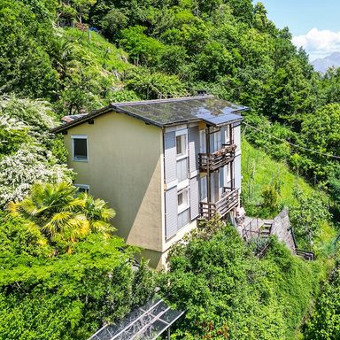 Nachhaltiges Wohnen in Locarno-Solduno: Traumhaftes Einfamilienhaus mit Solaranlage und Panoramablick