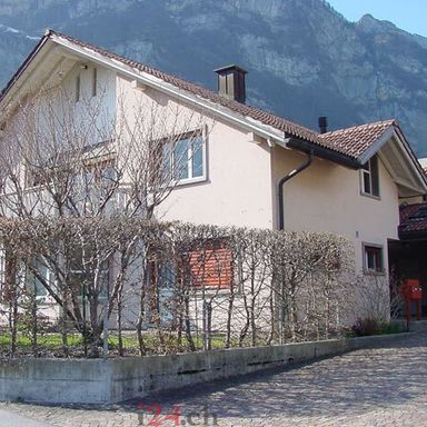 2-Familienhaus mit Doppelgarage