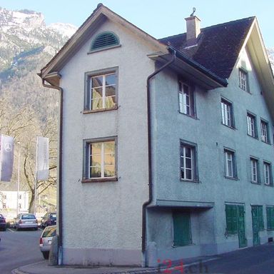 6-Zimmer Wohnhaus