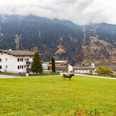 Erschlossenes Bauland an sonniger Lage mit herrlichem Blick auf die Bündner Berglandschaft