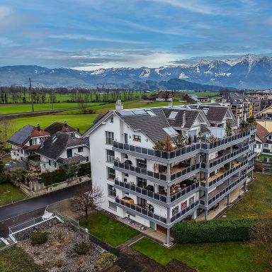 Luxuriöse 5.5-Zi-Maisonettewohnung mit Galeriezimmer, weitläufigen Terrassen und modernster Ausstattung