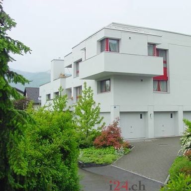 7-Zimmer-Haus einseitig angebaut