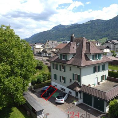 Aussenparkplatz nahe Bahnhof Siebnen-Wangen