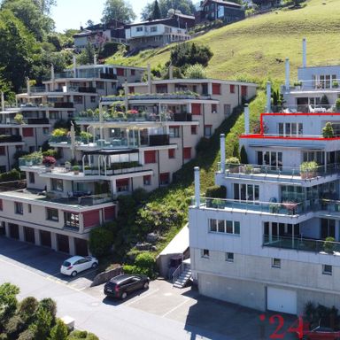 Wunderschöne 5.5 Zi.-Terrassenwohnung mit Weitsicht