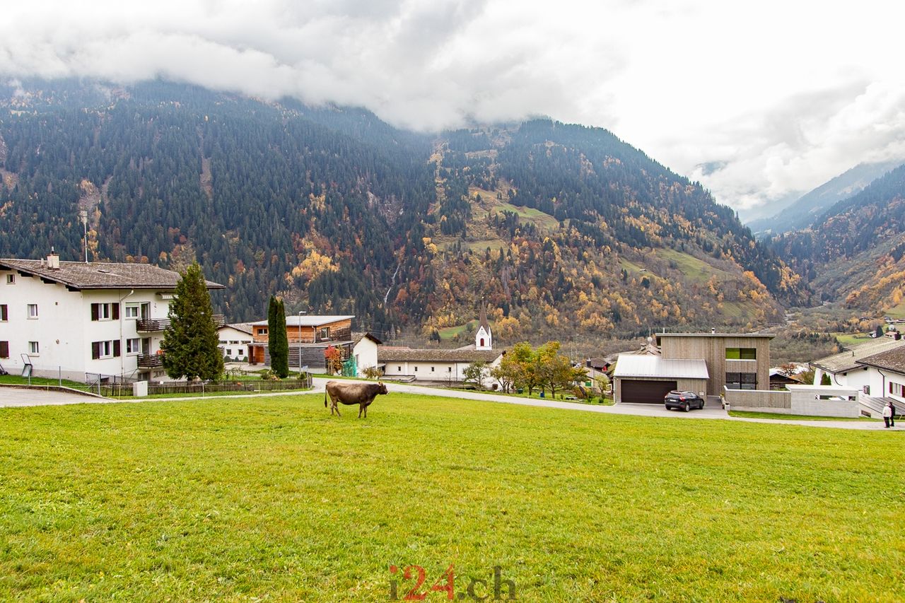 Erschlossenes Bauland an sonniger Lage mit herrlichem Blick auf die Bündner Berglandschaft