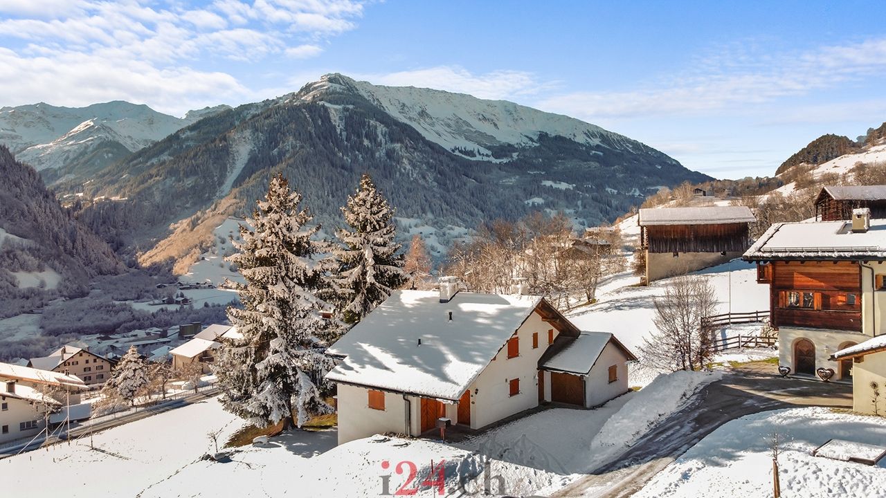 4.5 Zi-Doppelferienhaus an sonniger Südlage mit herrlichem Blick auf die Bündner Berglandschaft